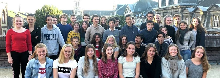 Elever med fransk nivå 2 sammen med sine franske utvekslingselever fra Lycée Corneille høsten 2018. - Klikk for stort bilde