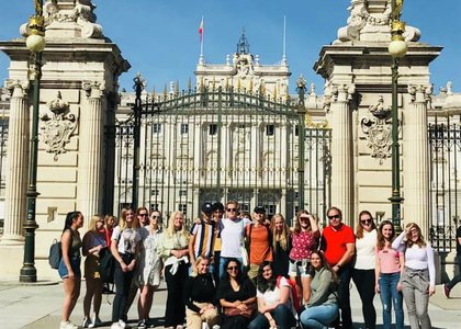 Elever med spansk nivå 3 på en ukes språkskole i Madrid høsten 2019. - Klikk for stort bilde